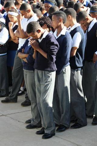 High School De Rust During prayer