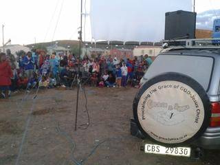 Willowmore 2014 Crowd around the screen